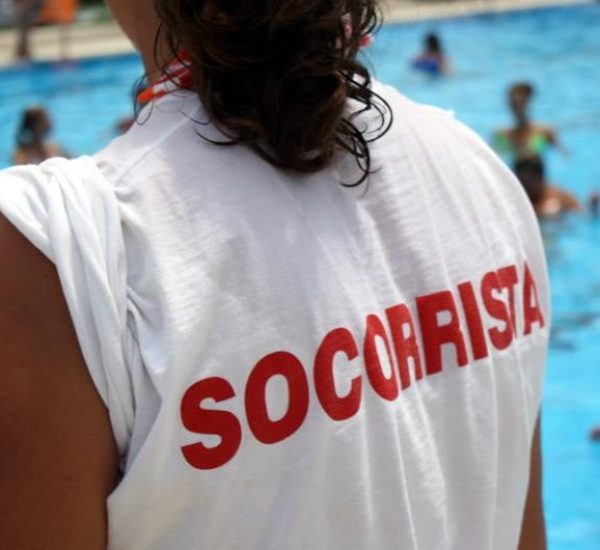 socorrista-piscina-comunidad